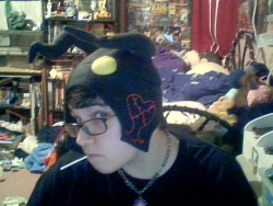Oh hey, I found the Heartless Hat I made, like, a bajillion years ago. This thing is warmer than I remember.