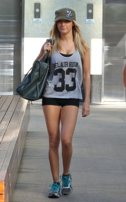 Ashley Tisdale looking all sporty and sexy. ♥  She&rsquo;s definitely becoming a new girl crush. ♥