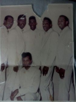 oldschoolsoulfan89:  One of the few early pics of the group in color. Looks to be from 1964. The Ebay Discription of the photo: http://www.ebay.com/itm/Temptations-Original-early-year-photograph-Temptations-/110798757557?pt=Art_Photo_Images&amp;hash=item1