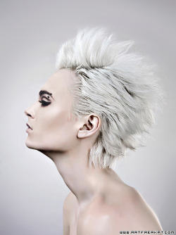 What Bill Kaulitz of Tokio Hotel would look like if he dyed his hair white.. :D