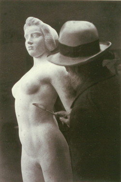 artistandstudio:  Aristide Maillol at work on Li’le de France, 1932 