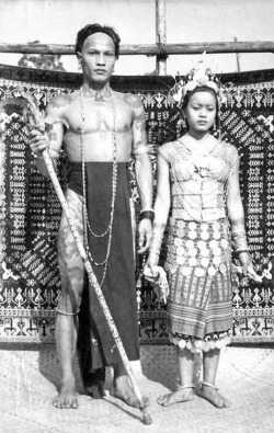grand-bazaar:  1950s Borneo Malaysia :: Dayak Couple 