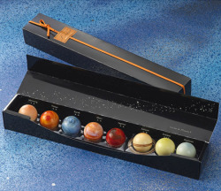 kittyconfessional:  nyanruto:  beben-eleben:  Chocolate Solar System  my only chance to eat uranus   ^^ awesome