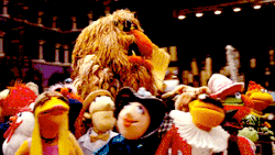 luurisweet:      The Muppets (2012) Trailer     Sweeeeeeeeetums! &lt;3