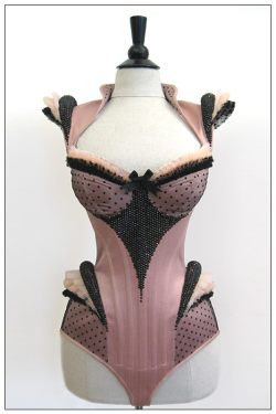 fuckyeahnerdpr0n:  athousandlayersoftulle:  Royal Black Couture corset-body  something an evil villian queen would wear when getting with her favorite evil mastermind  