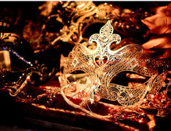 peacel0veswagg:  this makes me wanna go to a masquerade 
