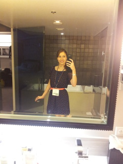 Dans la salle de bain de l'hotel juste avant de descendre faire quelques interviews sur le salon !