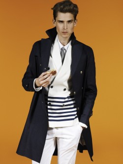 mannenmode:  “Trench Kiss” by Emilio Tini in for GQ Italia February 2012. 