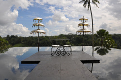 skies-r-the-limit:        Infinity pool in Bali. 