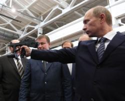 gunrunnerhell:  The boss… Vladimir Putin with the PP-2000 Sub-Machine Gun. I’ve watched several news reels of him walking to see if the rumor was true. Putin’s right arm does not swing back and forth. Being a former KGB officer he was trained to