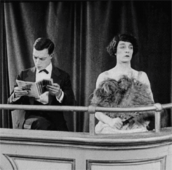 bustrkeatn:  59/100 favorite Buster Keaton gifs.  Buster in drag. Jak można pominąć coś takiego?