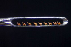 ultrafacts:1017sosa300:machine-factory:unbelievable micro-sulptures by Willard Wigan that sit within the eye of a needle, or on a pin head. The pieces are so minute that they are only visible through a microscope. Willard enters a meditative state in