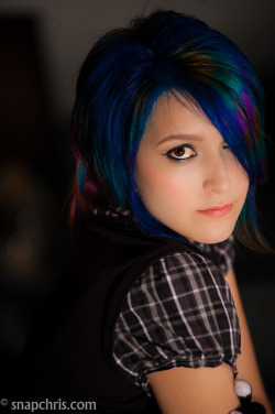 thegirlsofmydreams:  New blue hair for teen singer by tibchris on Flickr.