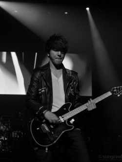 eopdago:  Yonghwa at Stand Up in L.A  cr: @sungreol/eopdago : do not edit, crop, or remove watermark.  