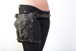 hungarysovaries:  boazpriestly:  profound-bond:  violentdelightssexyends:  Oh my God. I’m so aroused by this. I NEED IT IN MY LIFE AND AROUND MY LEG.  God, I’d feel like a such a badass.  There needs to be a hunter that Dean and Sam encounter that