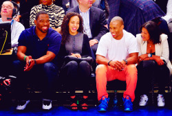 truebluenyg:  Justin Tuck and his wife enjoying the Knicks game with Victor Cruz and his fiance’   Oh wow Tuck&rsquo;s wife is pretty :O Also, I miss these guys.