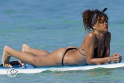 Riri Bootii. [follow for loads more from her] - Certified #KillerKurves    