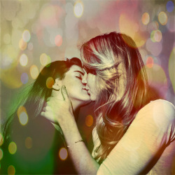ashleyklein13:  Lana Del Rey and Jennifer Lawrence kiss 
