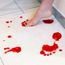 swaggityswerve:  damn-the-jam:  loveissuchalovelytorture:   shark-bones:   Bath mat turns red when wet.  I need towels made out of this, and then I’d make my guests use them with out telling them. Then wait for the screams of terror.   Calm down there,