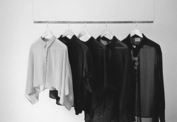 van-illa-drops:   black/white/grey/green/gold fashion blog! :)  