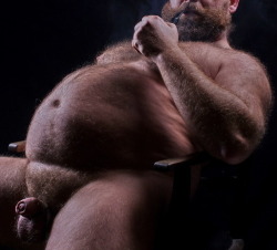 Damn, that&rsquo;s some hot daddy bear ;)