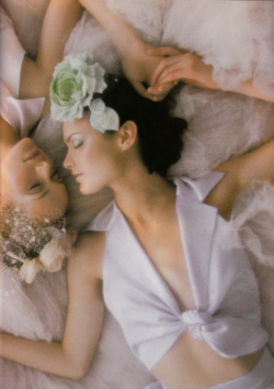 pussylequeer:  Shalom Harlow and Amber Valetta photographed by Nick Knight for Vogue UK in 1994