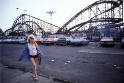 Debbie Harry, Coney Island, NY, 1977 - Ph. Bob Gruen