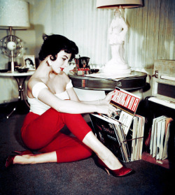 vintagegal:  Joan Collins c. 1954 