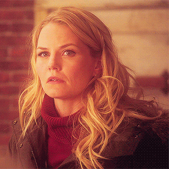  Emma Swan’s hair per episode: An Apple Red as Blood 