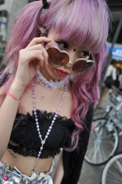 baby-universe:  On Japanese streets they call her Julia. On other sites she’s been called Juria. All I know is that she has amazing style!  STUDENT, 16 Bra Top – Lily BrownShorts – BubblesStockings – MamShoes – Converse 