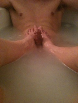 freyasfancy:  girlsrule-subsdrool:  I do so love a good bath! He doesn’t like the water as hot as I like it, but, I find ways to distract him…   I can’t wait for our bathroom remodel for this very reason. 