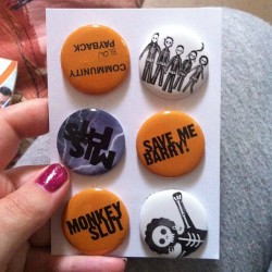 evielovesjack:  Look what came today 😃😄😉😁😜 my misfits badges :D #misfits #badges #yaay #monkeyslut 🐵🐒 #savemebarry #communityblowpayback (Taken with instagram)  I need a Save me, Barry! pin tbh.