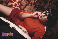 alexandremaki:  Cosplay: Sexy Velma [Scooby-Do] (by MarieDoll)