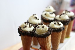  Cannoli Ice Cream Cones click here for recipe  OH MY GOD.