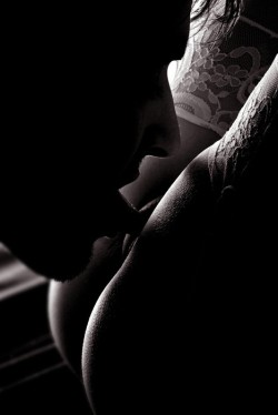 yournaughtydirtylittlesecret:  When his tongue first touches my most intimate spot…