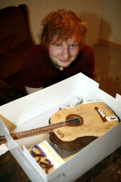 therealirishprincess:  edsheeransguitar:  I want that cake! i want Ed.  i want both. ed can eat the cake off of my body. REBLOGGING AGAIN JUST FOR THAT COMMENT^^ 