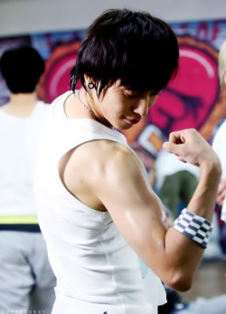  wait, what...is going on...    Can we just take a moment to appreciate what yonghwa has been hiding from me..us i mean. Dem arms. Yall know you wanna take a bite out of that. 