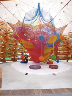 metalhearts:  crochet playground by Toshiko Horiuchi Macadam  I want to play in this so badly.