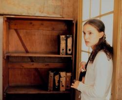 16 year old Natalie Portman visits Anne Frank House 