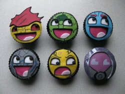 quariansexual:  beanicus:  ‘Awesome’ Mass Effect Cupcakes by ~BeanieBat Look at Wrex. Look at him.  ok 