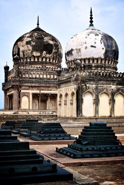 helpindia:  tombs, Hyderabad, India xo, HELP International 