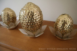 whatwouldkhaleesiwear:  homeofthrones:  DIY Golden Dragon Eggs for modern Targaryen decoration Total Cost: Ū Materials: Gold push pins, plastic lemon or lime (both from dollar store, I prefer the limes but they’re smaller) start at the very bottom