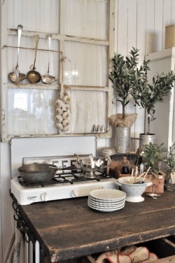 northeastparkway:  http://pinterest.com/pin/88594317640215286/   Nice vibe in the kitchen