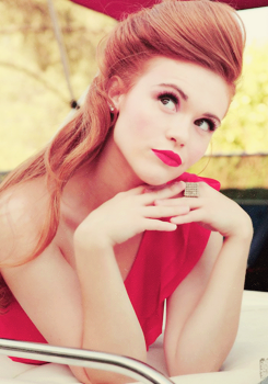 ohmyklaus:  67-70 / 70 ϟ pictures of flawless queen Holland Roden 
