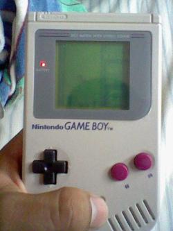 MY NEW BABY =D WELCOME MY LORD LOL THE FATHER OF ALL VIDEO GAME PORTABLES THE ORIGINAL GAMEBOY