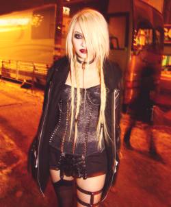 36/100 pictures of taylor momsen