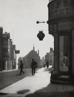 luzfosca:  E.O. Hoppé High Street in Lyme Regis, Dorsetshire, 1925 From E.O.Hoppé Estate Collection 