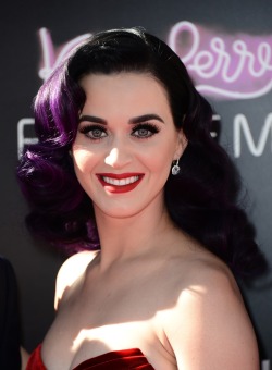 katyperrylatino:  Pink Carpet “Katy Perry: Part of Me 3D” Premiere - Part 1