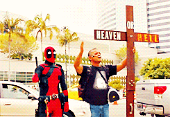whatwouldwadewilsondo:  tori-bunny:  mooncryst4l:  emilogg:  Deadpool vs Comic-Con  why aren’t we dating  reblogged for kevin  FUCKING GREATNESS. 