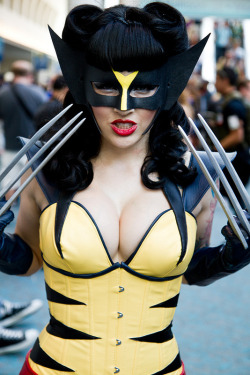 youarenotyou:  thestoutorialist:  guywiththeguitar:  femme Wolverine wins Comic-Con.  OMGGGG Her hair in Victory Rolls as a counterpart to male Wolverine’s hair is amazingggg  !!!!!!!!! 